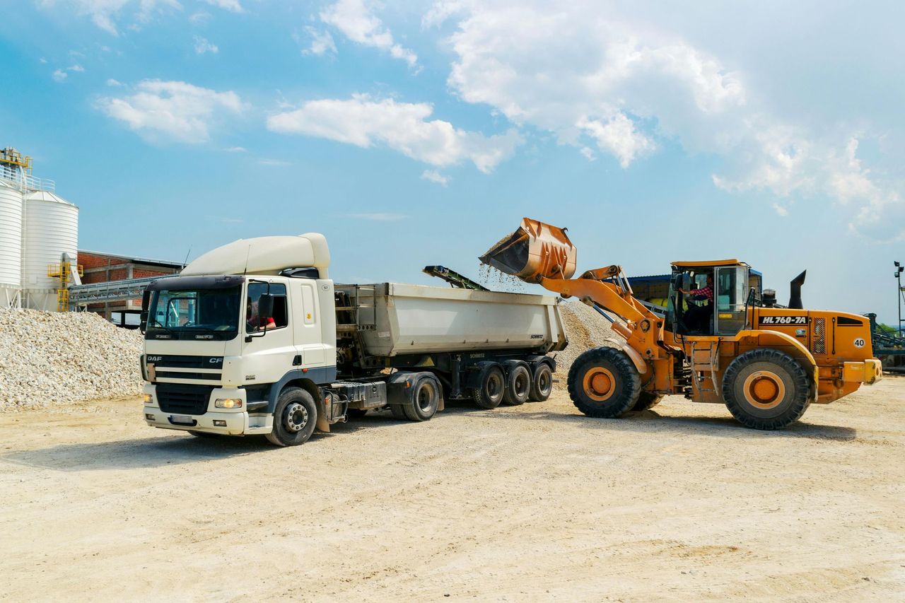 digger loading hgv