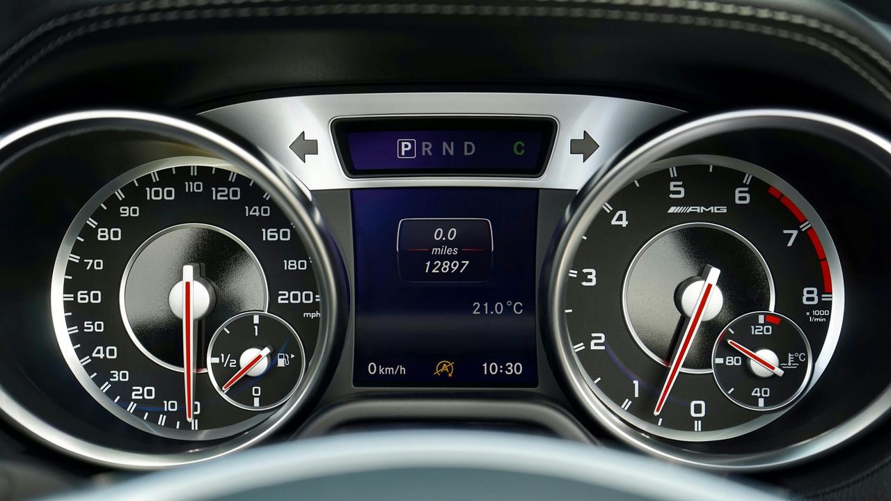 speedo and dash showing car in park